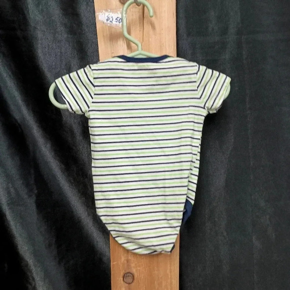 0 to 3 months little boys puma onesie like new green white and yellow and blue - Picture 4 of 4